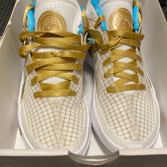 Nike Gold and White High-Top KD13 Zoom Never Worn! Men 4.5 